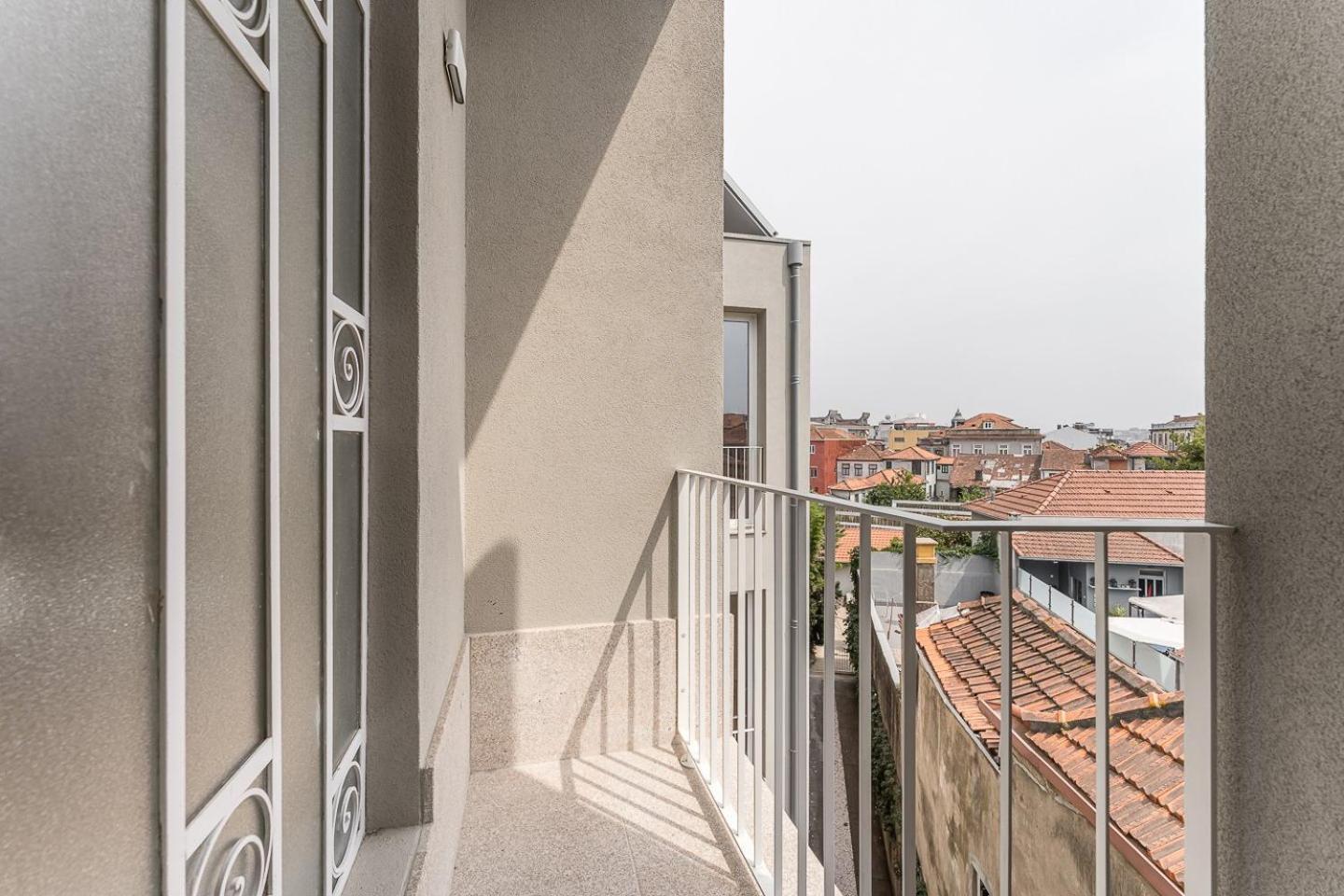 GuestReady - Colorful Apt near 24 de Agosto Station Porto Exterior foto