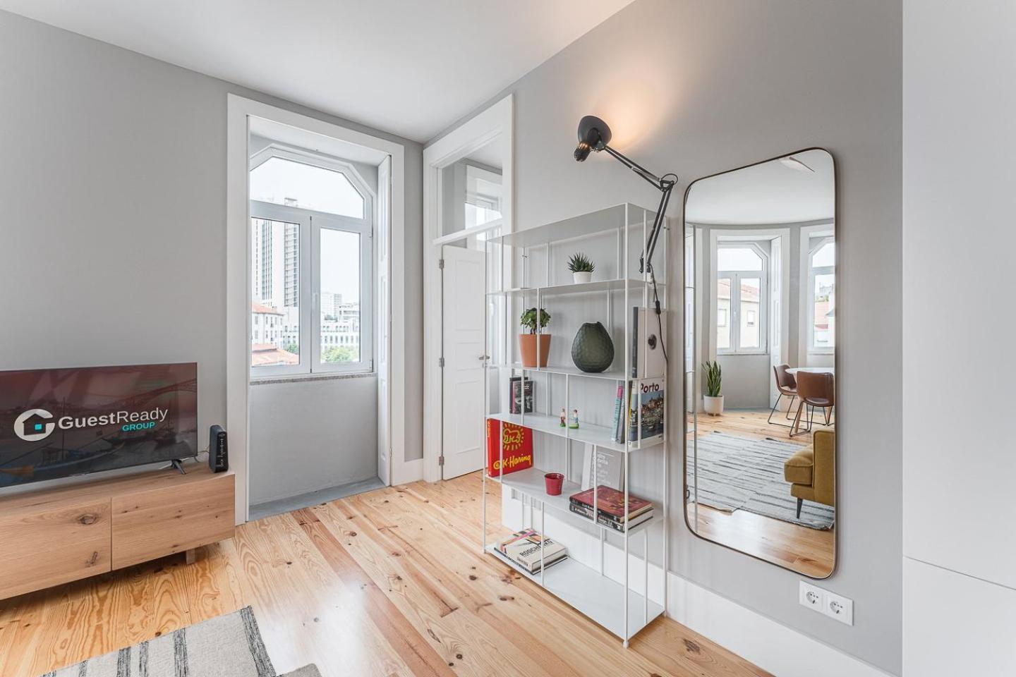 GuestReady - Colorful Apt near 24 de Agosto Station Porto Exterior foto